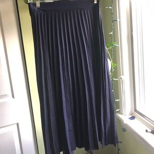 Lauren Conrad navy blue pleated skirt